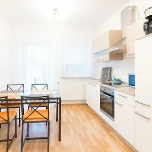 Apartment Private With Direct Subway Entrance